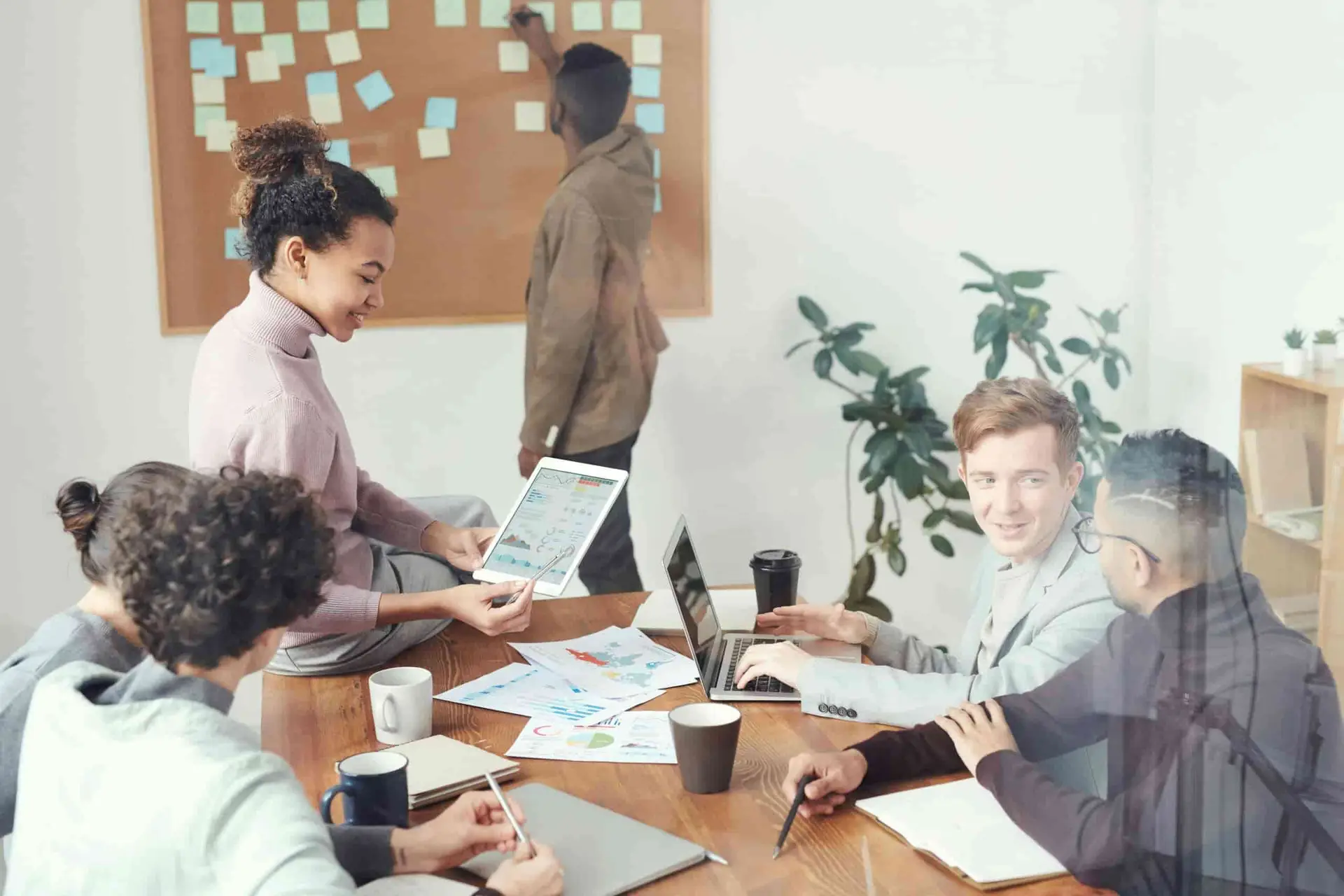 Get the best Fractional HR Services provided by Lynk Solutions to scale your business.